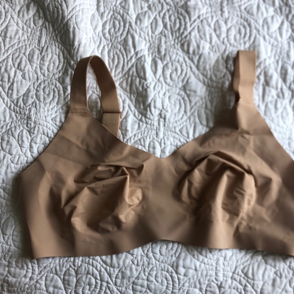 Knix v-neck bra size 7 EUC wireless tan nude 36DD/E-38DD/E